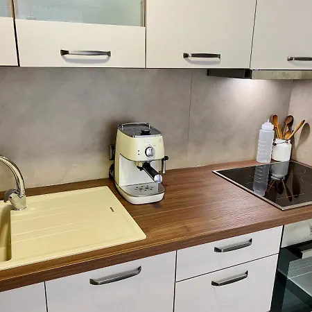 Strateny Budzogan Apartman *